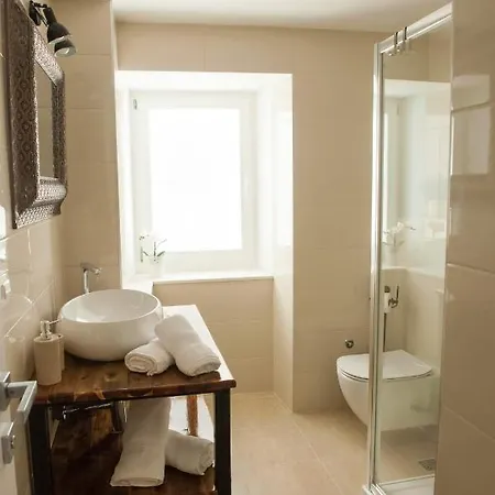 לינה וארוחת בוקר Sobe Bile 3*